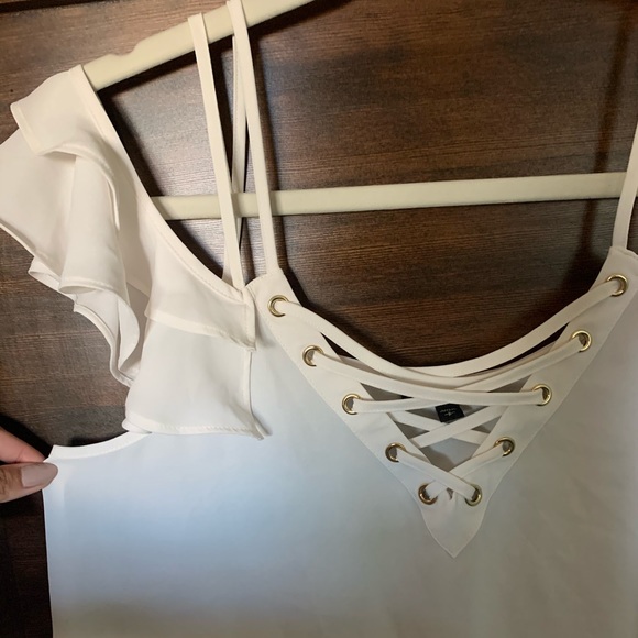 Express Ruffle off shoulder top - Picture 3 of 6